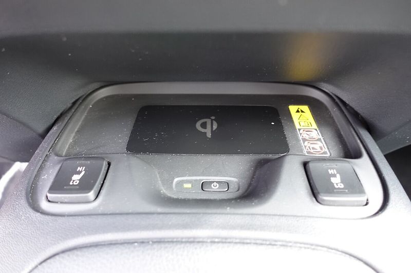 Toyota Corolla 2,0HSD e-CVT Comfort Tech - fotka 21 z 33