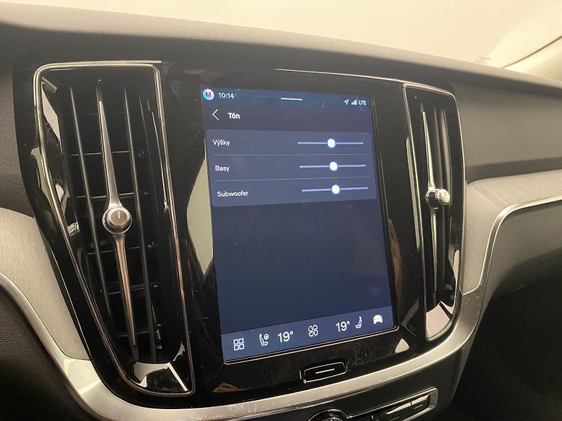 Volvo V60 T6 AWD RECHARGE DARK PLUS CZ - fotka 42 z 49