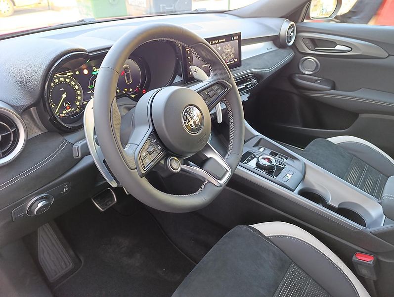 Alfa Romeo Tonale (2026) Sport Speciale 1,5 Ibrida 175k - fotka 14 z 44