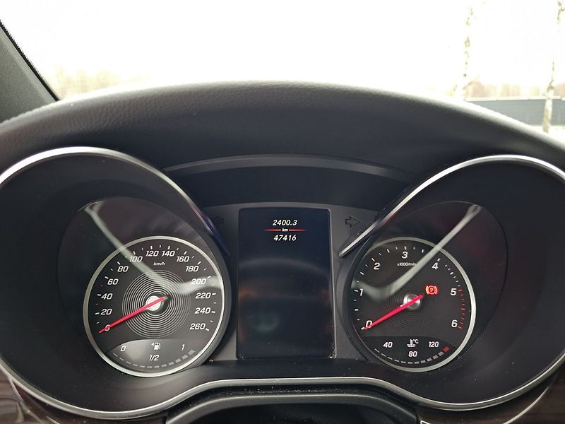 Mercedes-Benz Třídy V 300 d XL 4MATIC AMG - fotka 13 z 25