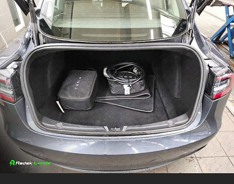 Tesla Model 3 (2021) AWD | Dual Motor, Tažné 1000kg - fotka 5 z 5