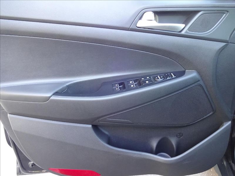 Hyundai Tucson 1,6T- GDi 130kW Trikolor - fotka 18 z 58