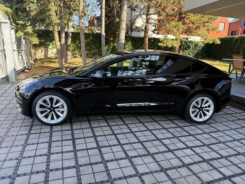 Tesla Model 3 Long Range AWD - fotka 3 z 38