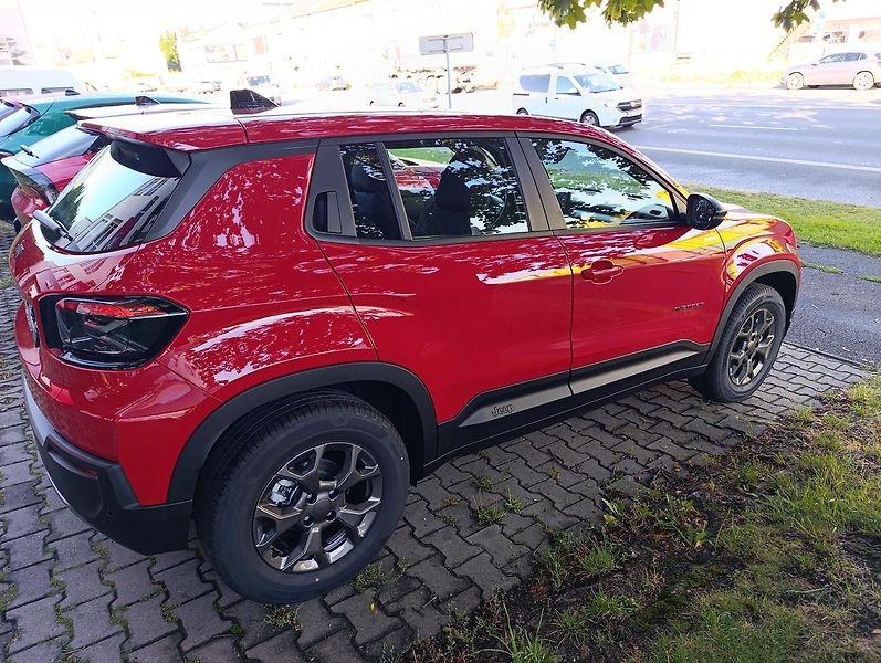 Jeep Avenger (2026) Longitude 1.2 Turbo e-Hybrid - fotka 5 z 24