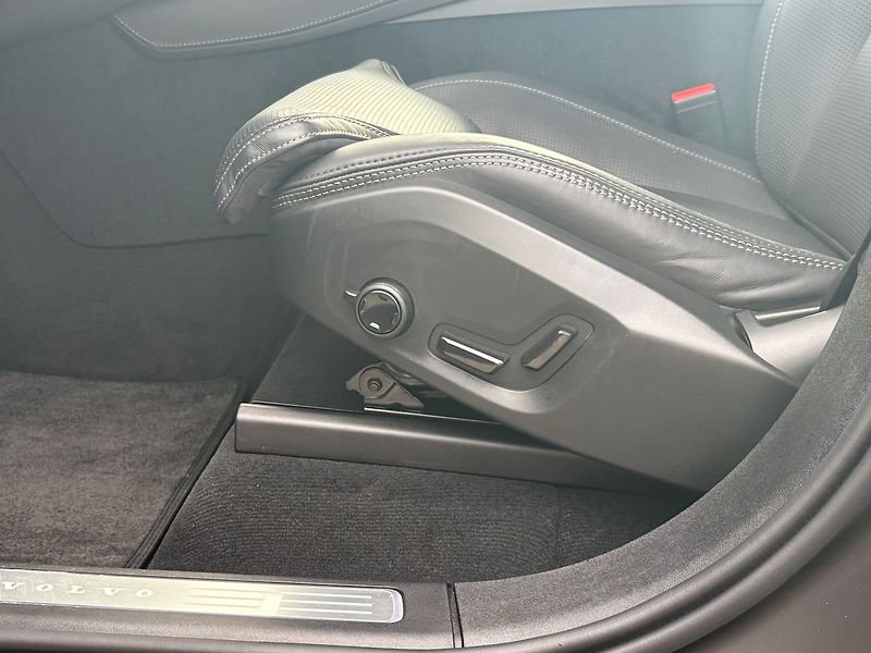 Volvo XC90 T8 PLUS, VZDUCH, VENTILACE, 36 - fotka 10 z 24