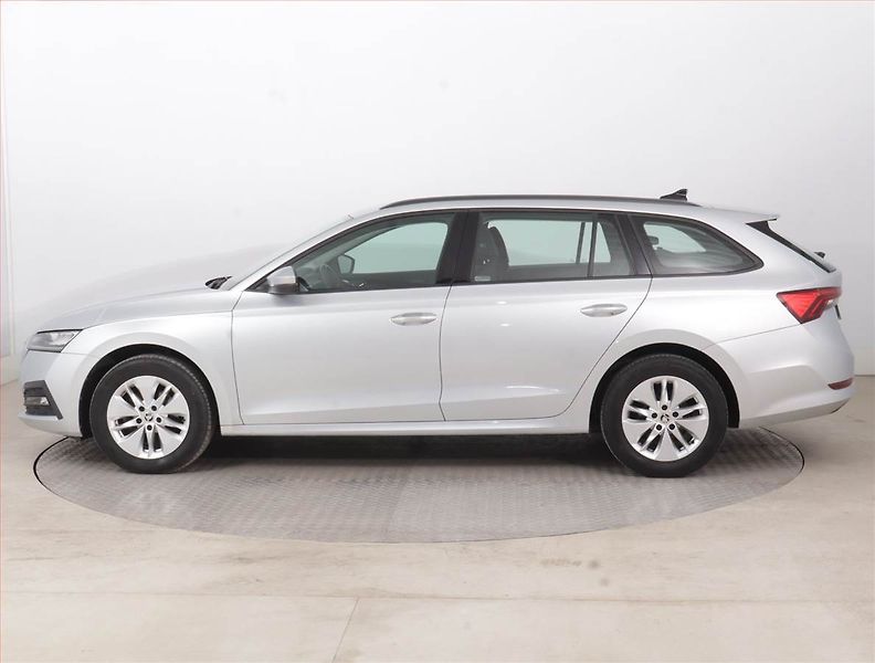 Škoda Octavia (2022) Ambition 2.0 TDI, ČR,1.maj - fotka 3 z 15