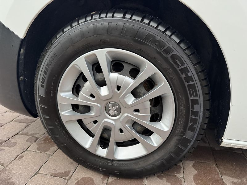 Peugeot Expert (2021) L2 2.0 150 koní Top Stav - fotka 10 z 16