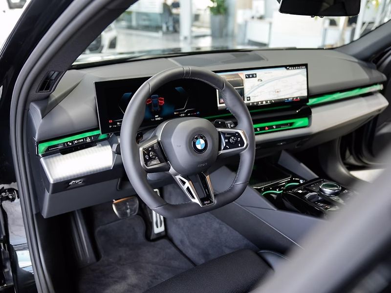 BMW Řada 5 520d xDrive M-Sport H/K ACC Ta - fotka 8 z 21