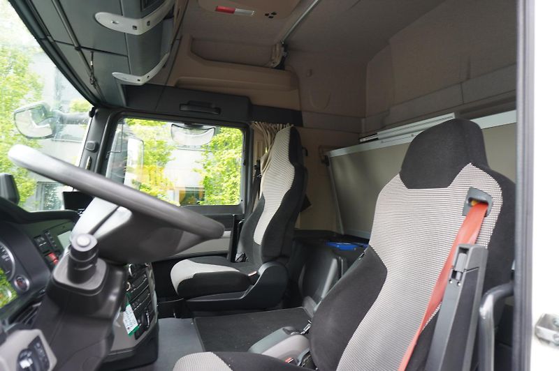 MAN TGS (2019) 35.420 8x2 / Chassis 6.4m/ ADR - fotka 16 z 24