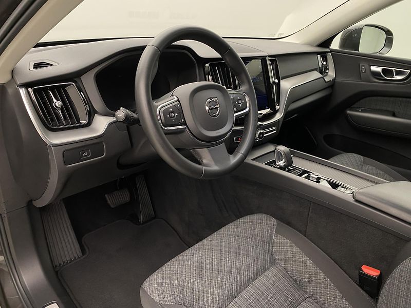 Volvo XC60 B4 CORE AUT CZ - fotka 4 z 45