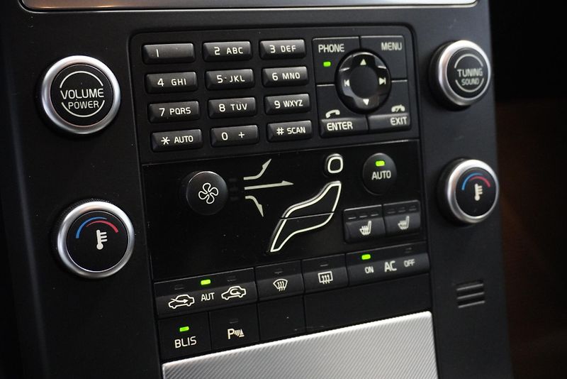 Volvo V70 T6 R-DESIGN 4WD AUT. - fotka 16 z 28