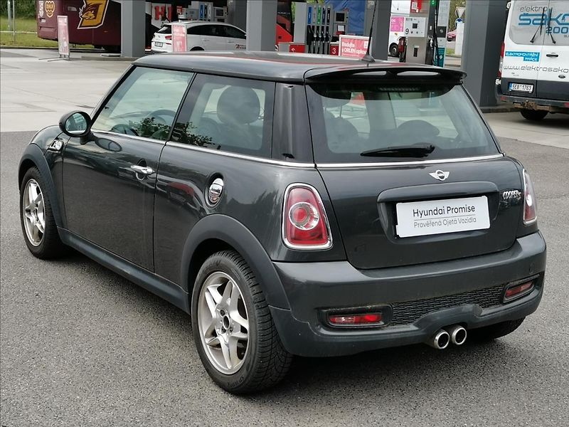 Mini Cooper S 1,6 135kW - fotka 5 z 12