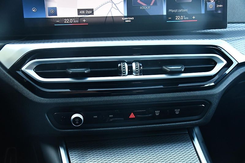 BMW Řada 3 320d xDrive M-SPORT ČR 1.M - fotka 32 z 51