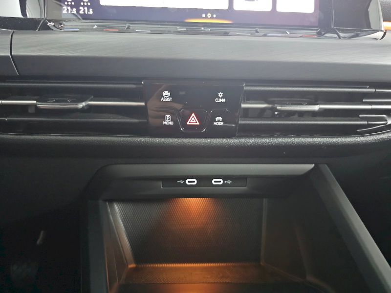 Volkswagen Golf (2021) 1,5 TSI EVO 150K STYLE - fotka 32 z 39