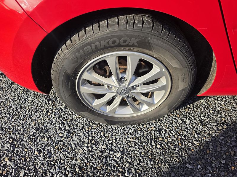 Hyundai i30 1.4 i atmosfera  - fotka 5 z 22