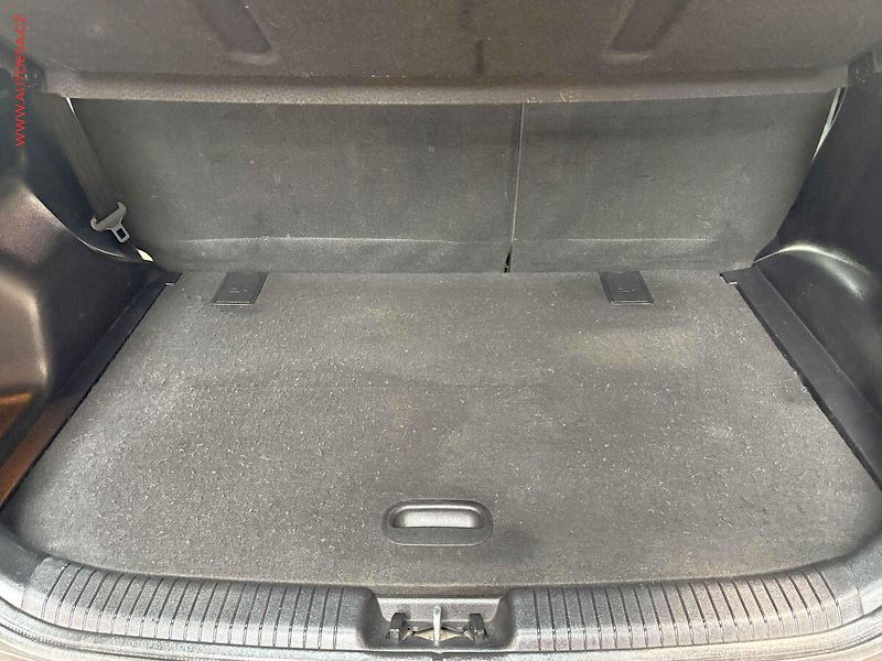 Kia Venga (2011) 1.4i, ČR, AC, park.asist - fotka 7 z 13