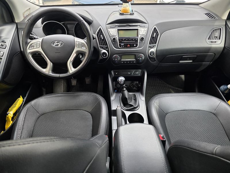 Hyundai ix35 2.0-4x4-TAŽNÉ 2t-POLOKŮŽE - fotka 16 z 17