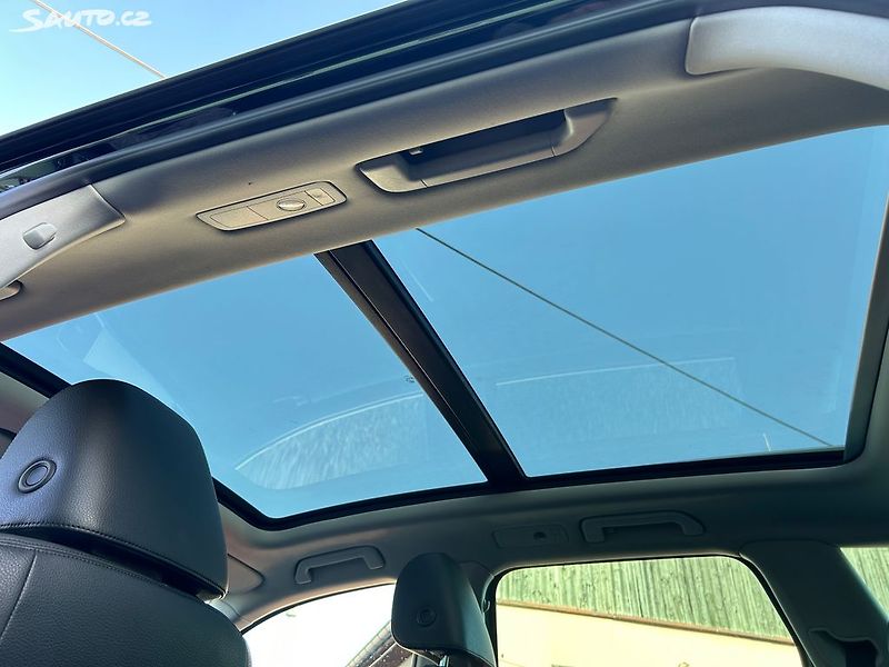 Volkswagen Touareg (2014) 3.0 TDi 150 KW SERVISNÍ KNIHA - fotka 16 z 37