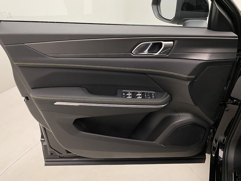 Lynk & Co 01 CORE PHEV AUT CZ 1.maj - fotka 6 z 72