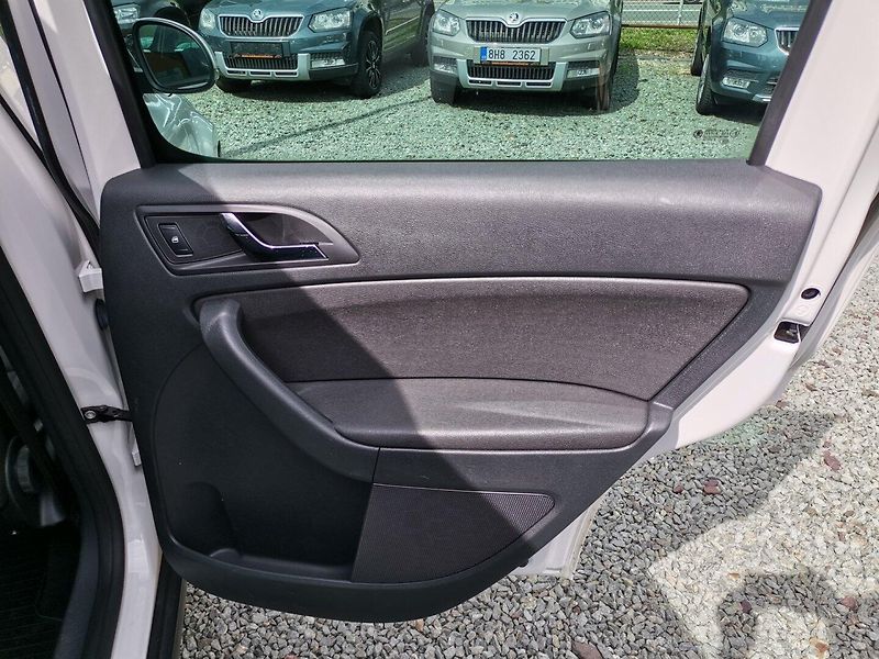 Škoda Yeti (2016) 1.2TSi 81kw Outdoor 1 majitel - fotka 16 z 25