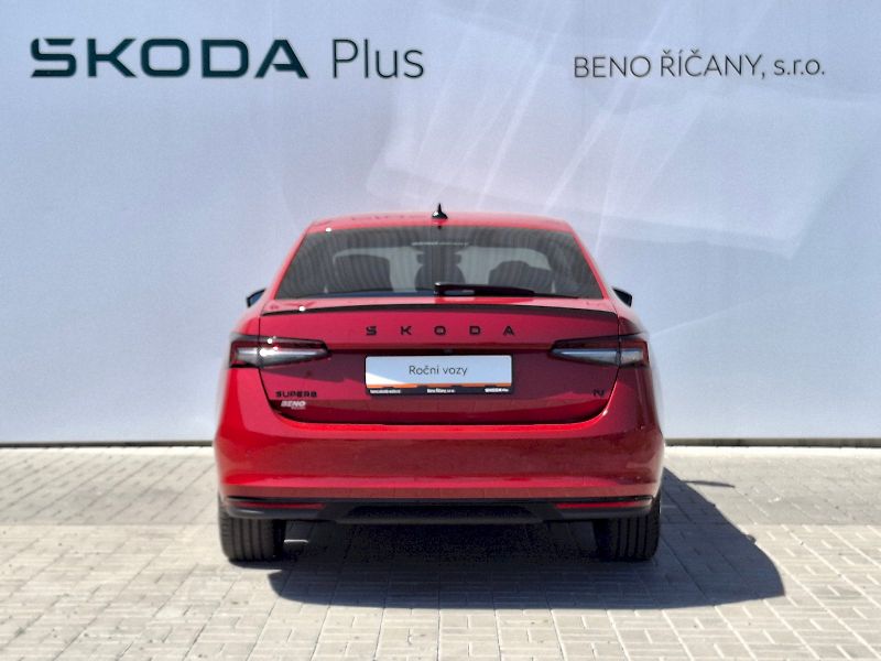 Škoda Superb (2025) iV SportLine DSG 1,5TSi 150kW - fotka 13 z 35