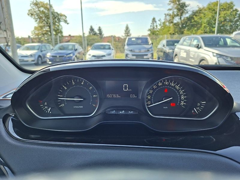 Peugeot 208 ACTIVE 1.2 PT 82k M5 - fotka 16 z 22