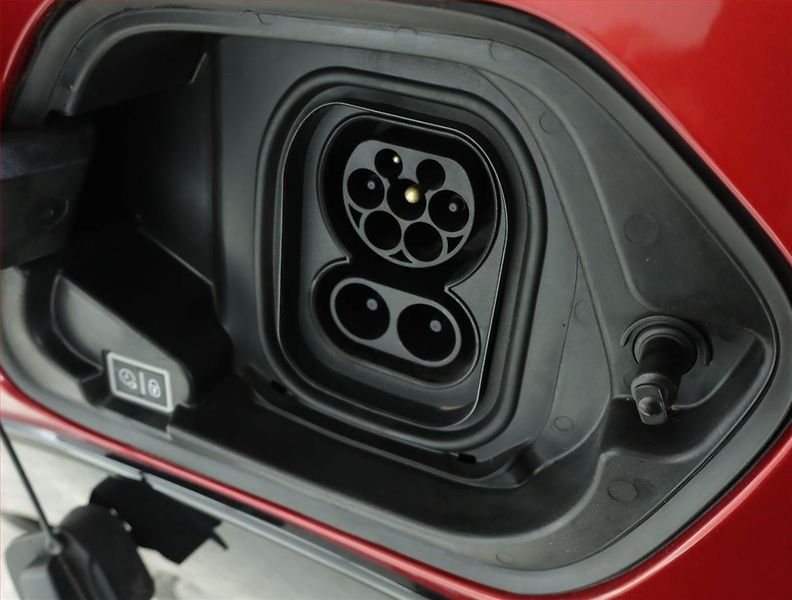 Peugeot 208 (2020) 50 kWh, SoH 95%, Automat - fotka 17 z 18