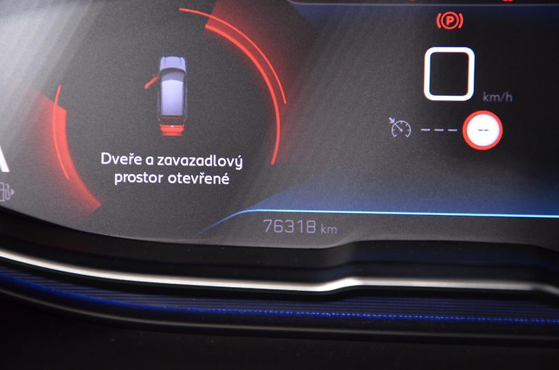 Peugeot 3008 (2022) 1.5bHDi 130 Allure - fotka 12 z 17