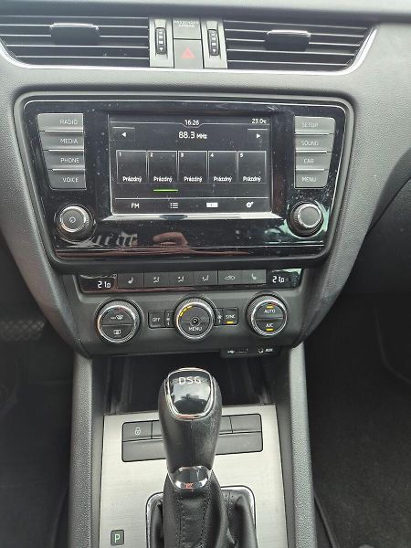 Škoda Octavia 1,6 TDI DSG 81kW, serviska - fotka 17 z 21