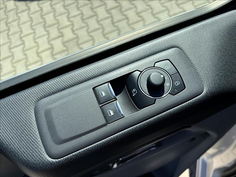 Ford Tourneo Custom 2,0 EcoBlue 125kW TitaniumX L1 - fotka 29 z 44