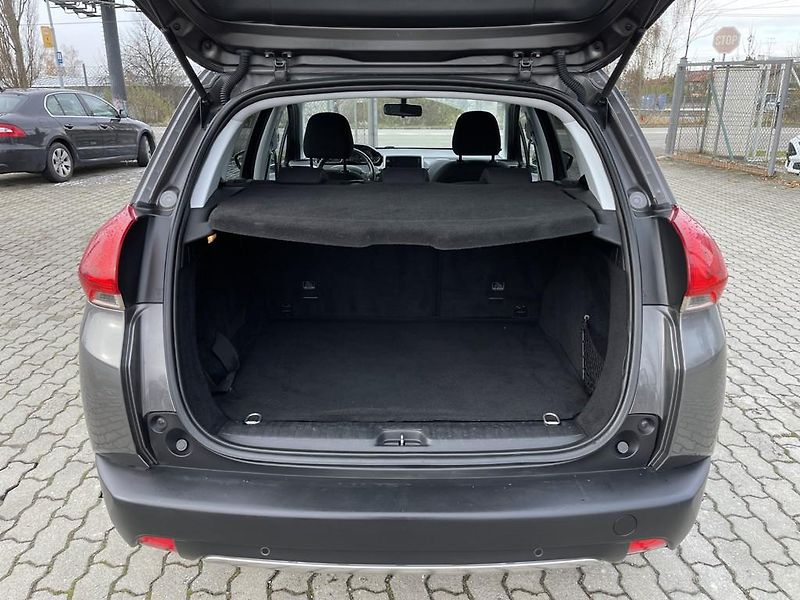 Peugeot 2008 Style 1.2 PureTech serviska - fotka 9 z 16