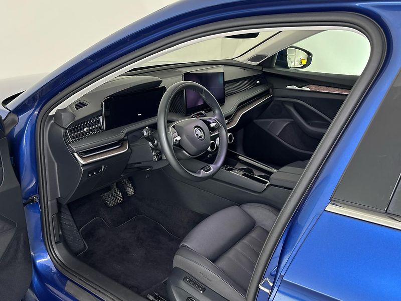 Škoda Superb L&K 4x4 DSG - fotka 6 z 30