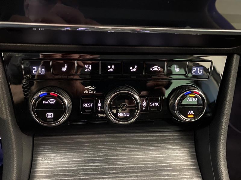Škoda Superb 2,0 TDI 110kW Style Combi DSG - fotka 16 z 29
