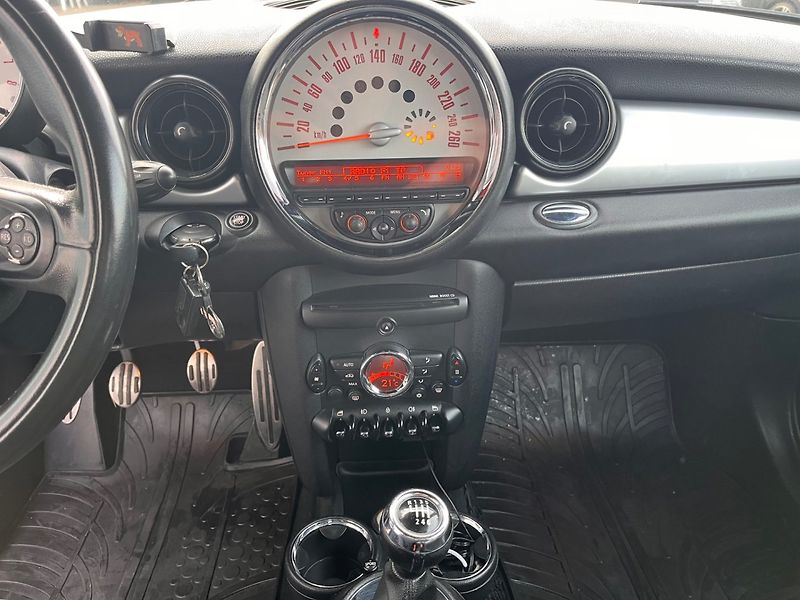 Mini Cooper S (2010) 1.6 i 135 Kw Sada kol - fotka 12 z 19