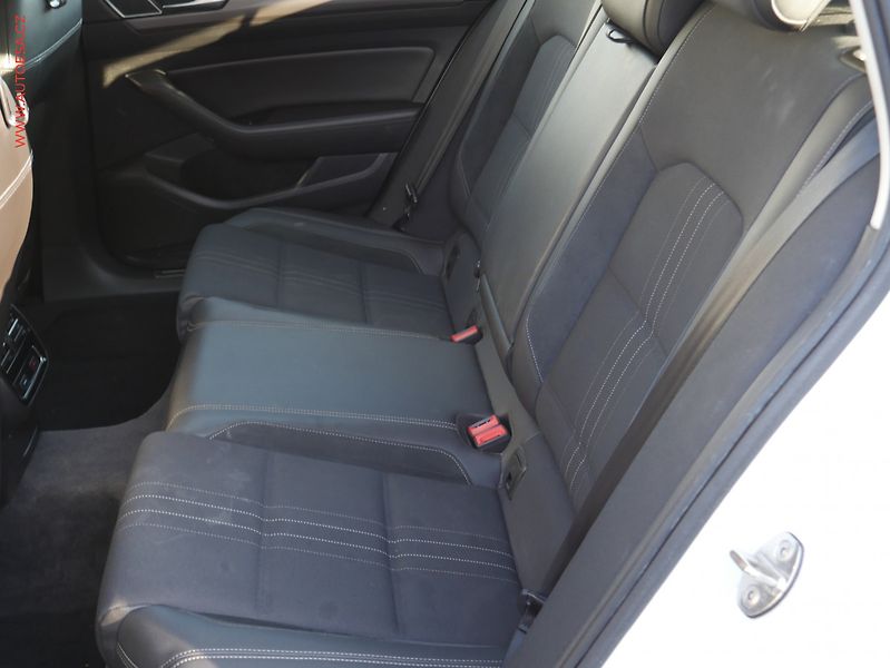 Volkswagen Passat (2016) 2.0 TDi, DSG - fotka 10 z 18