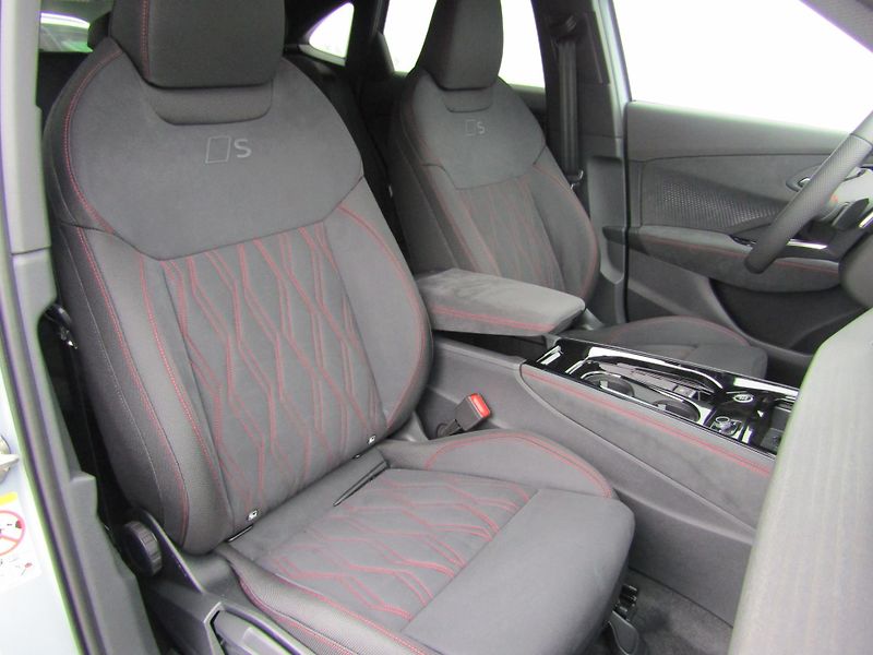 Audi Q3 2,0 TDI 110 kW - fotka 22 z 30