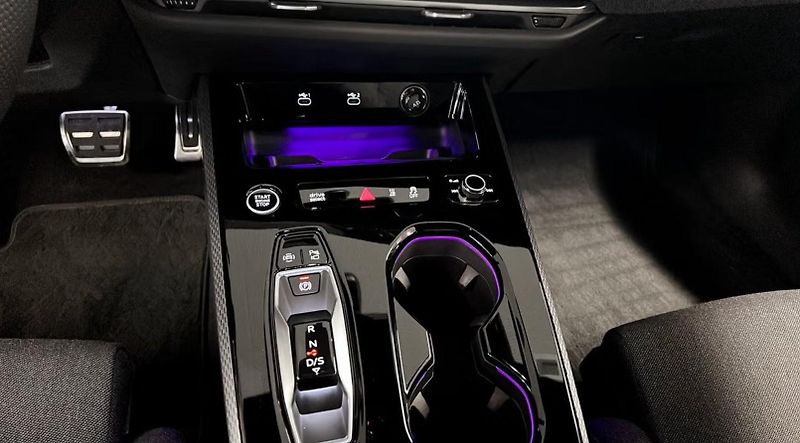 Audi A5 Avant 2.0 TDI Q S-Line Ambient - fotka 18 z 19