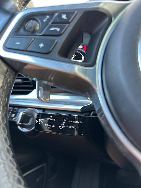 Porsche Panamera (2018) 3.0 V6 246KW AT 2018 65TKM - fotka 18 z 37