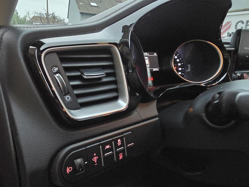 Kia XCeed 1.5-V ZÁRUCE-AUTOMAT-TOP STAV - fotka 14 z 17