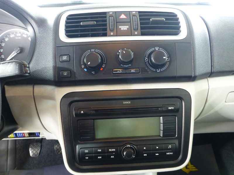 Škoda Fabia (2009) 1,4i-63KW-KLIMATIZACE*ALU KOLA - fotka 26 z 26