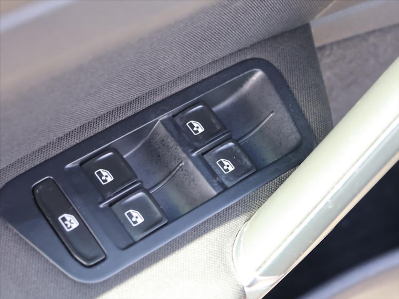 Volkswagen Golf 1,0 TSI 81kW CZ Comfort LED - fotka 15 z 34