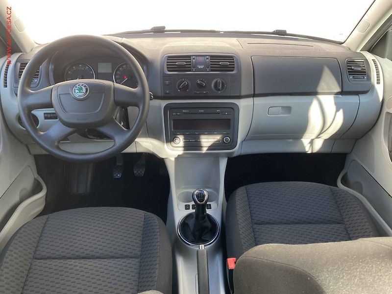 Škoda Fabia (2011) 1.2 TSi, Ambiente, výhřev sed - fotka 8 z 17