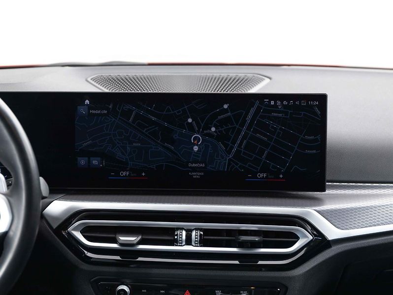 BMW Řada 3 330i Touring - fotka 14 z 22