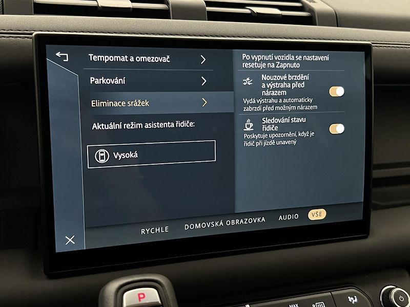 Land Rover Defender D300 AWD X-DYNAMIC SE AUT CZ - fotka 40 z 45