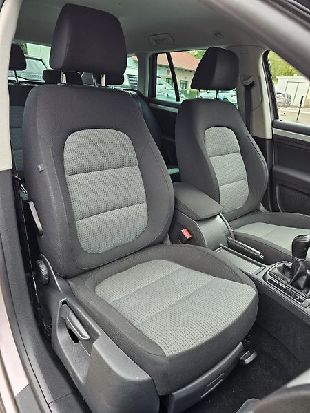 Škoda Superb 2.0 TDI 103kW,SENZORY,SERVISKA - fotka 39 z 53
