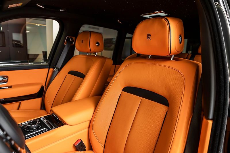 Rolls-Royce Cullinan Black Badge - fotka 7 z 25