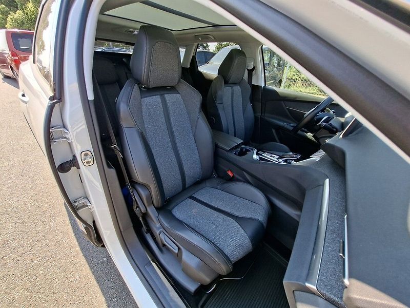 Peugeot 3008 ALLURE 1,5 BHDI 130k EAT8 - fotka 15 z 28