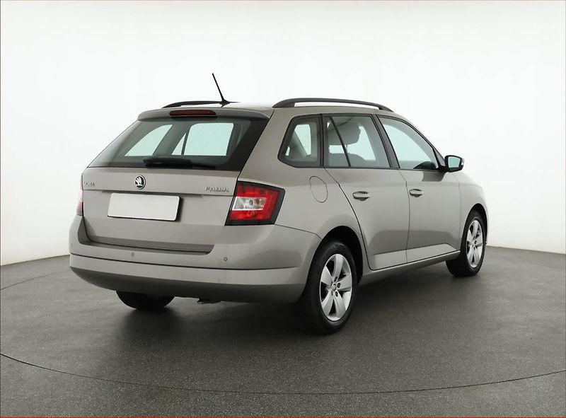 Škoda Fabia (2017) Ambition 1.2 TSI, Automat - fotka 5 z 14