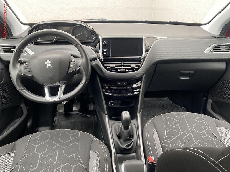 Peugeot 2008 (2018) 1.6 HDi, 2.maj,ČR, GT Line - fotka 8 z 17