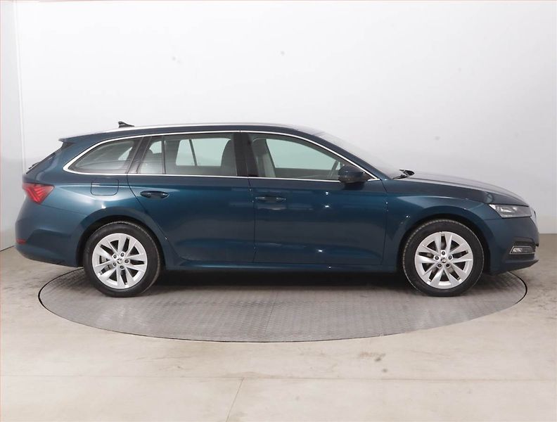 Škoda Octavia (2023) 2.0 TDI, Automat, ČR,1.maj - fotka 6 z 16